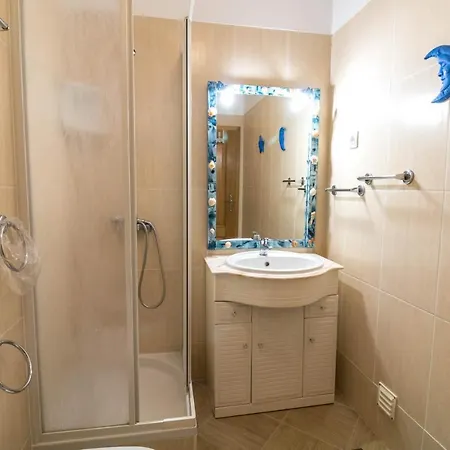 #019 Lancemar Flat With Shared Pool By Holidays *